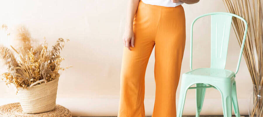 Como combinar calças laranja