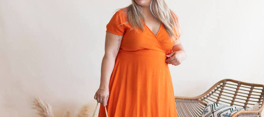 Como combinar um vestido laranja