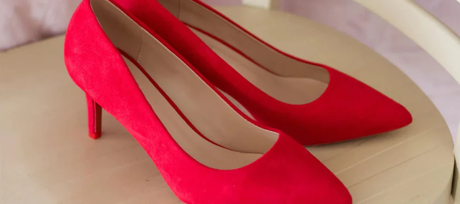 Como combinar sapatos vermelhos